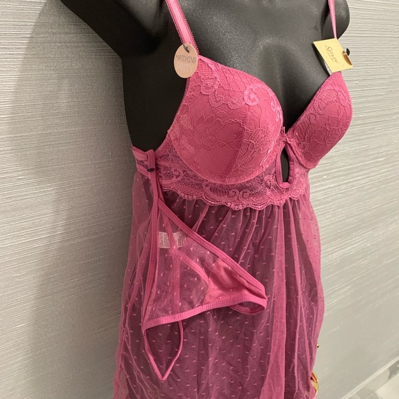 Lingerie - Picture 2 of 6